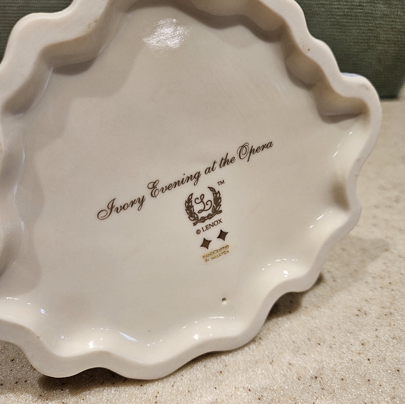 Lenox Ivory Evening at the Opera - Picture 4 of 4